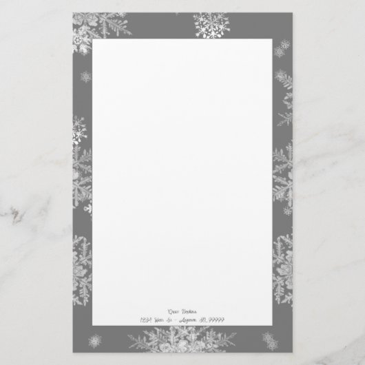 灰色のクリスマススノーフレークパーソナライズされた 便箋 (正面)