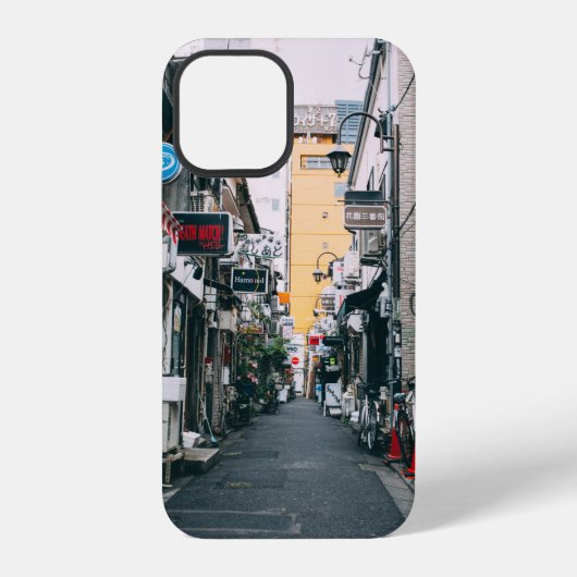 灰色のコンクリート建造物の間の通り iPhoneケース (裏面)
