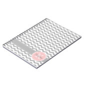 灰色のシェブロンのモノグラムのノート ノートブック (左側)