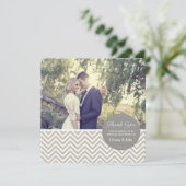 灰色のシェブロンの結婚式のサンキューカード サンキューカード (スタンド正面)