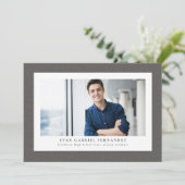 灰色のシンプルツイード枠クラシック写真卒業 招待状 (スタンド正面)