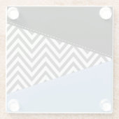 灰色のジグザグ、灰色のシェブロン、ジグザグのパターン、青 ガラスコースター (裏面)