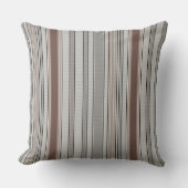 灰色のストライプの茶色の垂直テクスチャパターン クッション (正面)