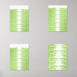 灰色のセーターと眼鏡を着た女性が座っている