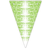 灰色のセーターと眼鏡を着た女性が座っている バンティングフラッグ (第2の旗)