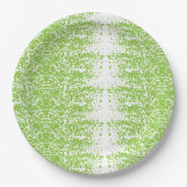 灰色のセーターと眼鏡を着た女性が座っている ペーパープレート (正面)