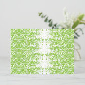 灰色のセーターと眼鏡を着た女性が座っている 招待状 (スタンド正面)