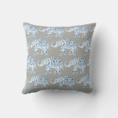 灰色のトライバルゾウの青い曼荼羅 クッション (裏面)