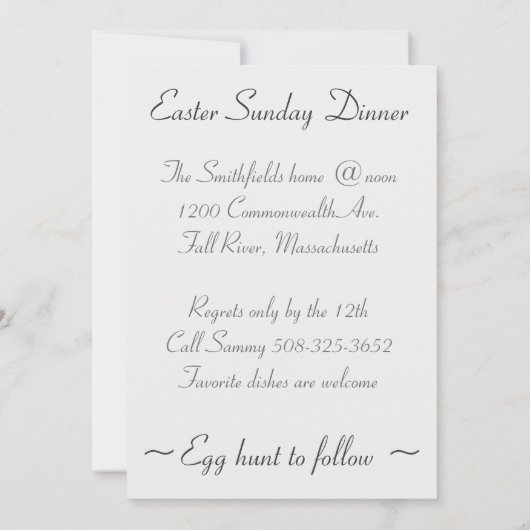 灰色のバニーのイースター夕食の招待状 招待状 (裏面)
