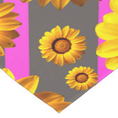 灰色のピンクの花に美しい黄色のストライプ花 ショートテーブルランナー (コーナー)