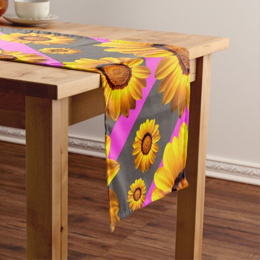 灰色のピンクの花に美しい黄色のストライプ花 ショートテーブルランナー (インサイチュ)