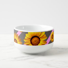 灰色のピンクの花に美しい黄色のストライプ花 スープマグ