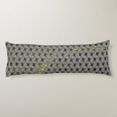 灰色のプレート、長方形下の黄色い画像 ボディピロー (裏面)