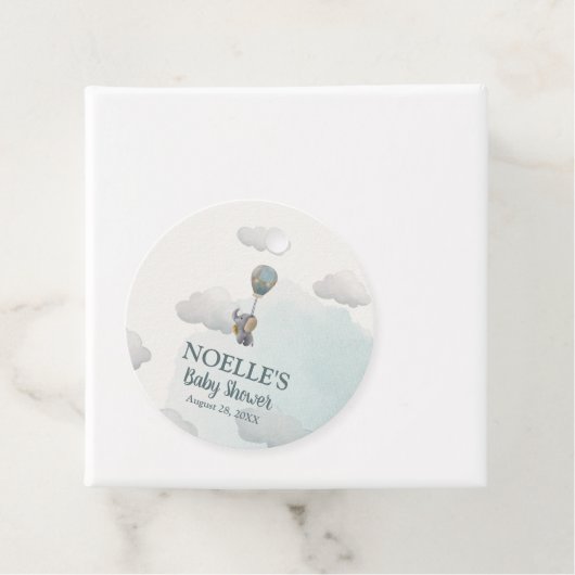 灰色のベビーゾウ、雲の中の熱気球 フェイバータグ (インサイチュ)