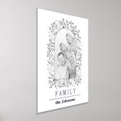 灰色のベリーと葉のアーチと写真家族の銀 箔ポスター (レイダウン)