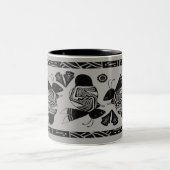 灰色のマグカップ上の古代のミツバチと花 ツートーンマグカップ (中央)