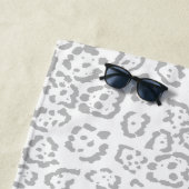 灰色のユキヒョウ猫のアニマルプリント ビーチタオル (インサイチュ)