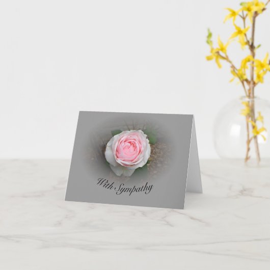 灰色のヴィネットを持つピンクのバラ カード (黄色い花)