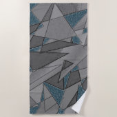 灰色の三角形の切り出しで粗い濃い青の部分 ビーチタオル (正面)