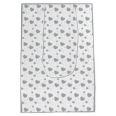 灰色の光沢のあるハートかわいいロマンチックなパターン ミディアムペーパーバッグ (裏面)