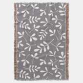 灰色の分類された葉大きいパターンクリーム スローブランケット (正面縦)