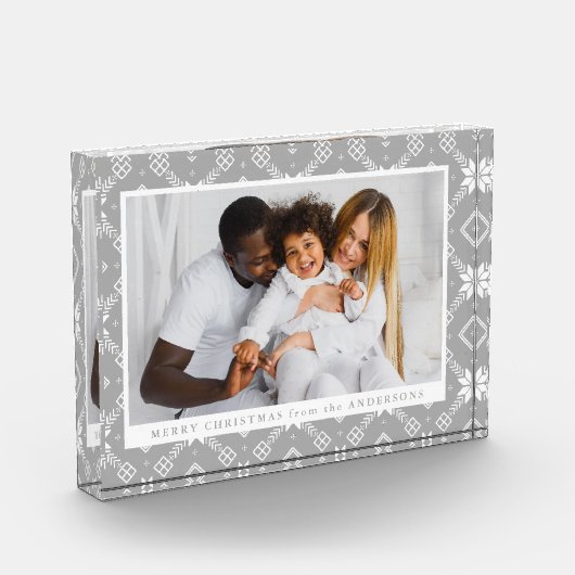 灰色の北欧エレガントのスノーフレークのパターンのクリスマス フォトブロック (左)