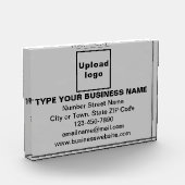 灰色の四角形フォトブロック上のビジネスブランド フォトブロック (左)