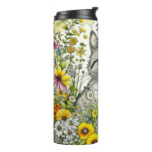 灰色の子ネコが花に座る タンブラー (回転左)