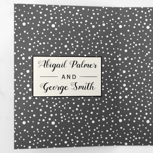 灰色の山と木の写真の冬の結婚式 三つ折り招待状 (内部最初)