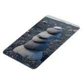 灰色の岩の積み重なったビーチ マグネット (左側)