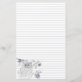 灰色の文房具の手紙の中にフクロウ書ル