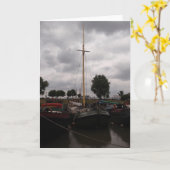 灰色の日に帆船を降ろす カード (黄色い花)