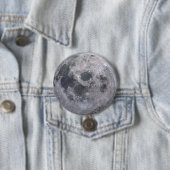 灰色の月の写真 缶バッジ (インサイチュ)