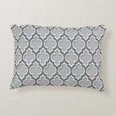 灰色の木炭モロッコ#5DS木炭の名前モノグラム アクセントクッション (裏面)