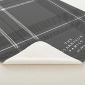 灰色の格子状のパーソナライズされた家族 シェルパブランケット (3/4)