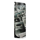 灰色の椅子の海 タンブラー (回転右)