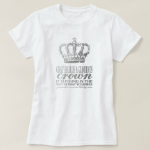 灰色の毛は見事な王冠、銀製の聖なる書物、経典です