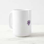 灰色の水玉模様模様と黒を持つ紫色の花 コーヒーマグカップ (正面左)