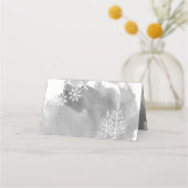 灰色の水色と木の冬のウェディングエスコートカード プレイスカード (裏面)