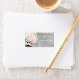 灰色の淡い色の水彩上のピンクのハートの葉の木 ラベル