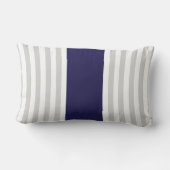 灰色の濃紺のストライプのモノグラム ランバークッション (裏面)