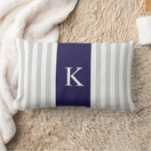 灰色の濃紺のストライプのモノグラム ランバークッション (ブランケット)