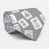 灰色の無色の上に麻雀タイルのシンボル ネクタイ (ロール)