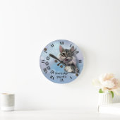 灰色の猫がポケットから覗き出す ラウンド壁時計 (ホーム)