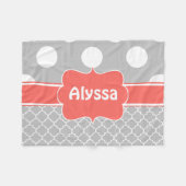 灰色の珊瑚のクローバーのモノグラム毛布 フリースブランケット (正面(横))