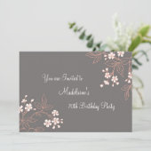 灰色の珊瑚の花柄の第70バースデーパーティ招待状 招待状 (スタンド正面)