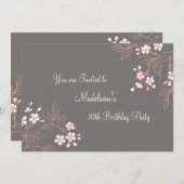 灰色の珊瑚の花柄の第70バースデーパーティ招待状 招待状 (正面/裏面)