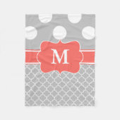 灰色の珊瑚はシェブロンのモノグラム毛布に点を打ちます フリースブランケット (正面)