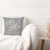 灰色の白いリネンのミセスとミセス結婚の枕 クッション