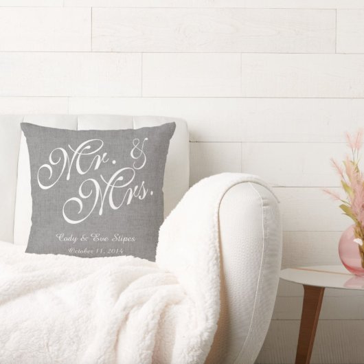 灰色の白いリネンのミセスとミセス結婚の枕 クッション